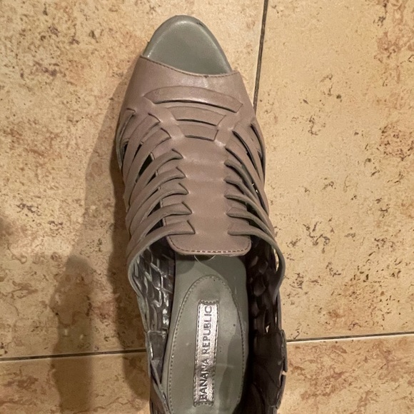 Banana Republic open toe heels - Picture 4 of 8